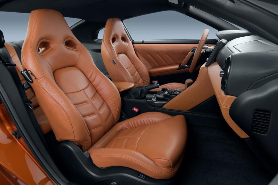 Интерьер Nissan GT-R 2016 года  (US) (фото 17 из 57)